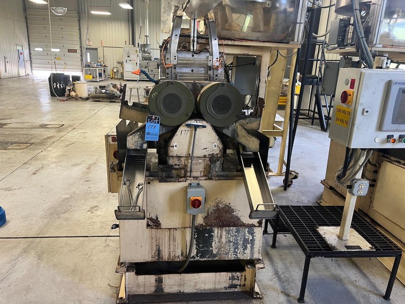 Nutap Model MAS-14V Twin Spindle High Speed Bent Shank Tapper