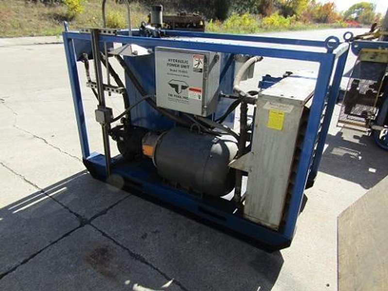 16" - 32" TRITOOL INC. MDL. #PFM1632 PIPEMASTER BEVELING MACHINE