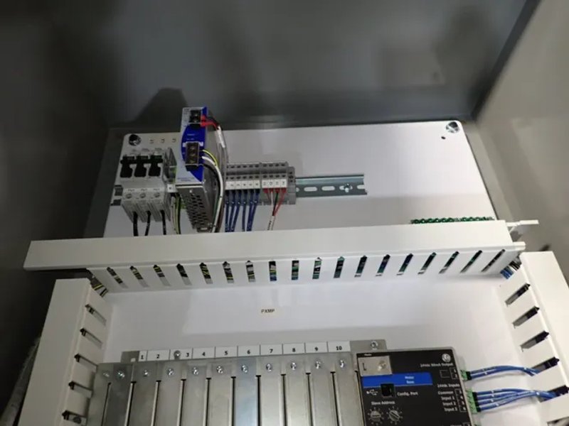 Eaton Power Xpert Multi-point Meter Cabinet With Hmi