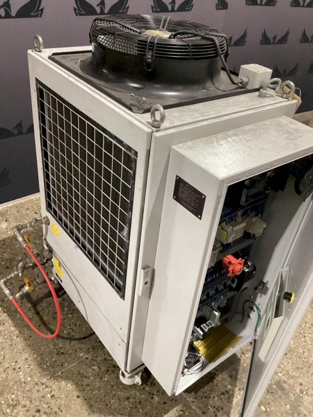 IPG PHOTONICS LC71. 01-A. 4. 5/6 Laser Chiller USED