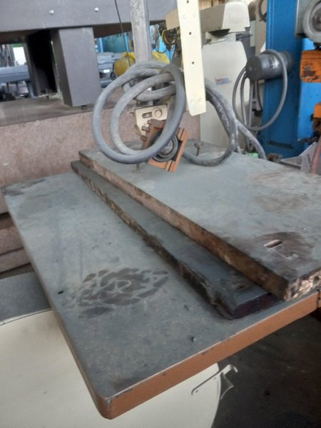 TANNEWITZ GH VERTICAL BANDSAW. STOCK # 0904024