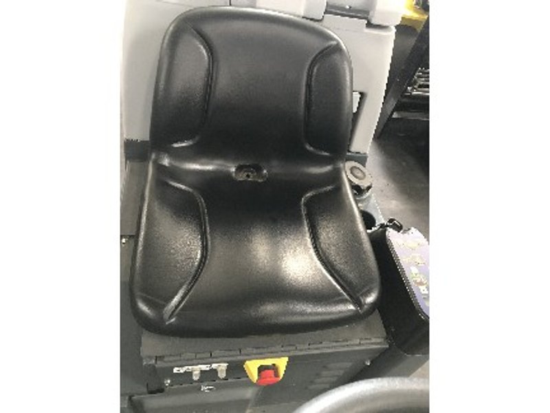 Advance Advenger X2805C 28" Cylindrical Rider and Scrubber 2018
