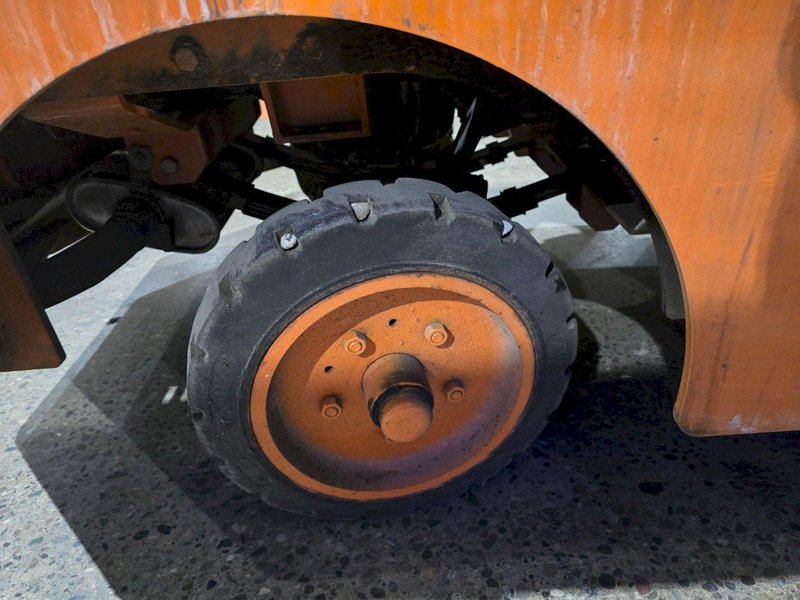 TUG MG30-7LP2 PROPANE TUG USED MISSING PARTS