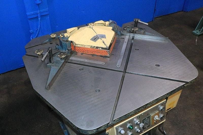 8-5/8" x 8-5/8" X 1/8" AMADA Notcher, Model CSW-220