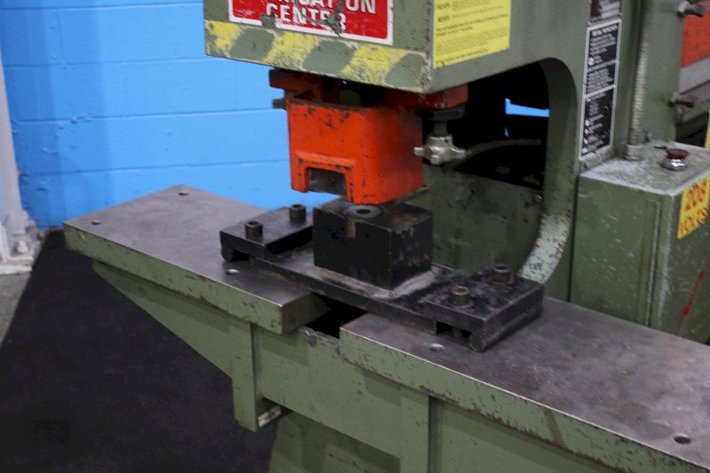 4" X 4" X 3/8" METAL MUNCHER HYDRAULIC IRONWORKER:  STOCK #75682