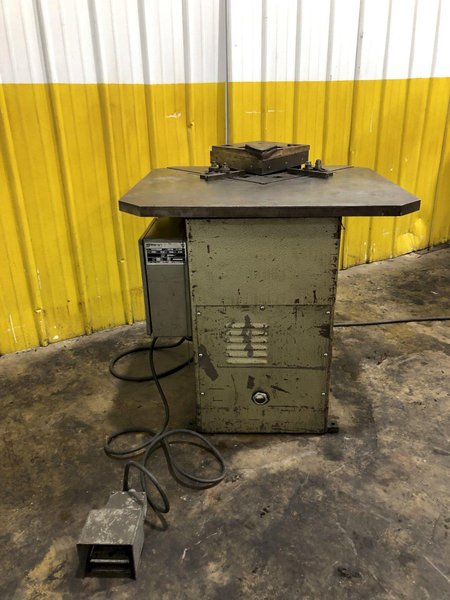 10" X 10" X 1/8" SAFAN MODEL #CN-250X3 HYDRAULIC NOTCHER: STOCK #19215