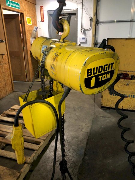 1 TON BUDGIT ELECTRIC CHAIN HOIST