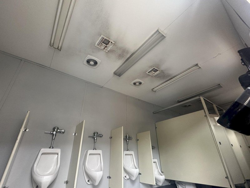 2008 MICHIANA MEN'S &amp; WOMEN'S PORTABLE BATHROOM TRAILER: STOCK #23097