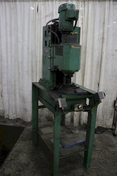 VSI AUTOMATION MODEL #TM-20 RIVIT SPINNERS: STOCK #76088