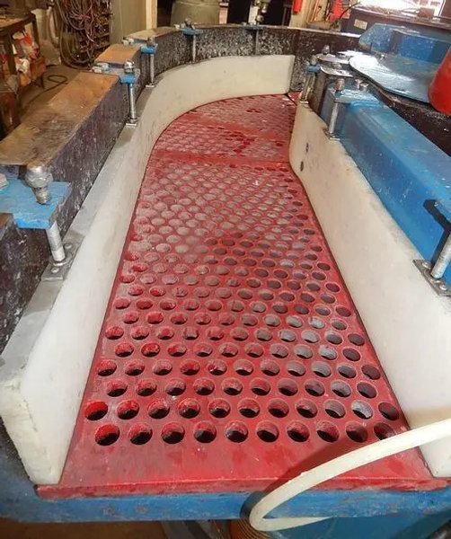 USED WALTHER TROWAL MODEL CD 400 8.83 CU. FT. VIBRATORY BOWL, Year 2004