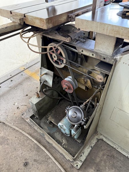 36" DOALL 3612-H VERTICAL BANDSAW. STOCK # 0217526.