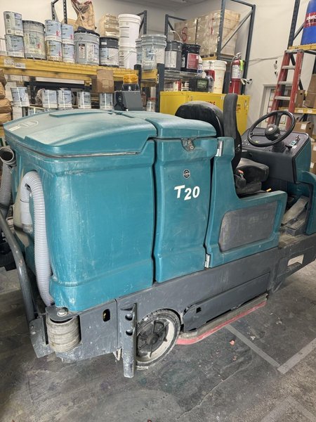 Tennant Floor Scrubber T-20, 2012 – 1 of 2