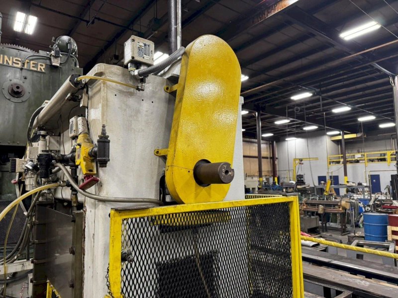 40 TON L&amp;J STRAIGHT SIDE PRESS: YOBRO #23910