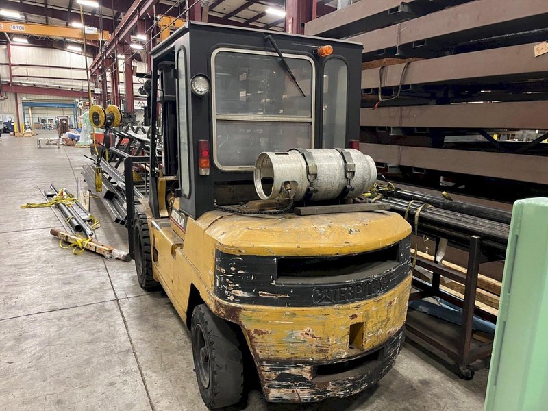 9,000 LB CATERPILLAR GPL40 FORKLIFT. STOCK #0148624