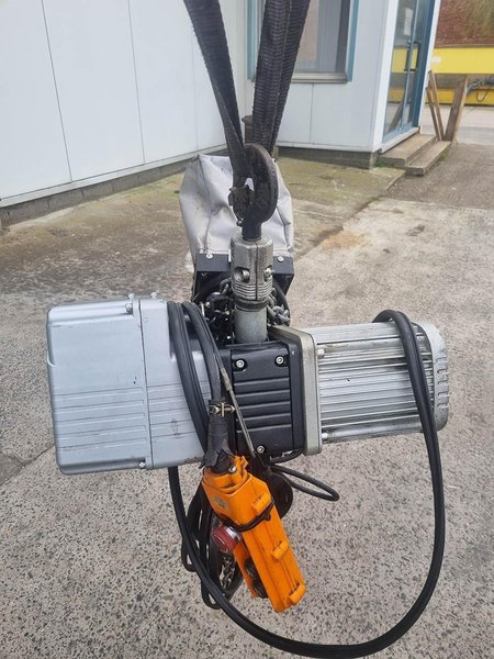 Delta - electric chain hoist 1000 kg
