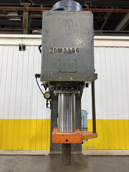 150 TON WILLIAMS &amp; WHITE HYDRAULIC C-FRAME STRAIGHTENING PRESS 24" STROKE: YOBRO #24086