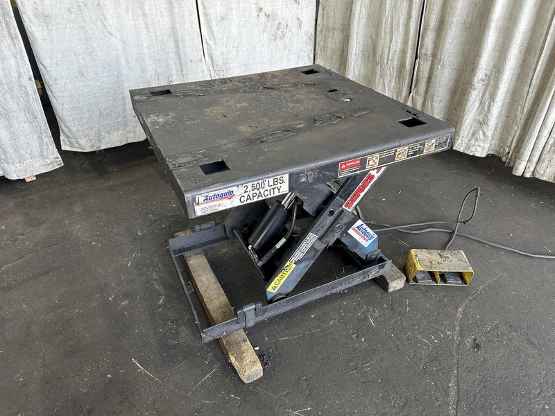 2500 LBS AUTOQUIP HYDRAULIC SCISSOR LIFT TABLE: STOCK #77708