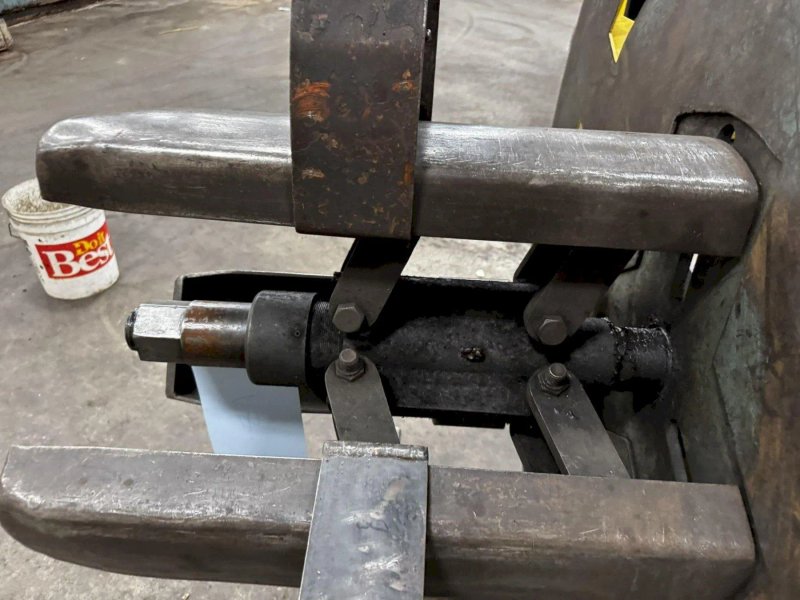 2,500 LB X 18" AMERICAN MODEL #60  PULL OFF COIL REEL UNCOILER : YOBRO #23932