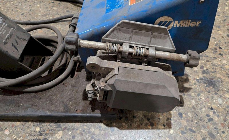 MILLER 70 SERIES WIRE FEEDER USED