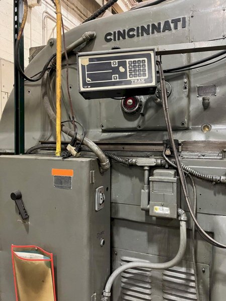 CINCINNATI HYDROTEL 50 TAPER VERTICAL MILLING MACHINE. STOCK # 1086526