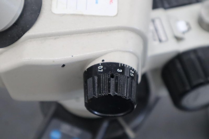 Nikon SMZ-1 Stereo Zoom Microscope w RIng Light, 10X/20 Eyepiece Lenses, .7-3X Zoom- Auction Item