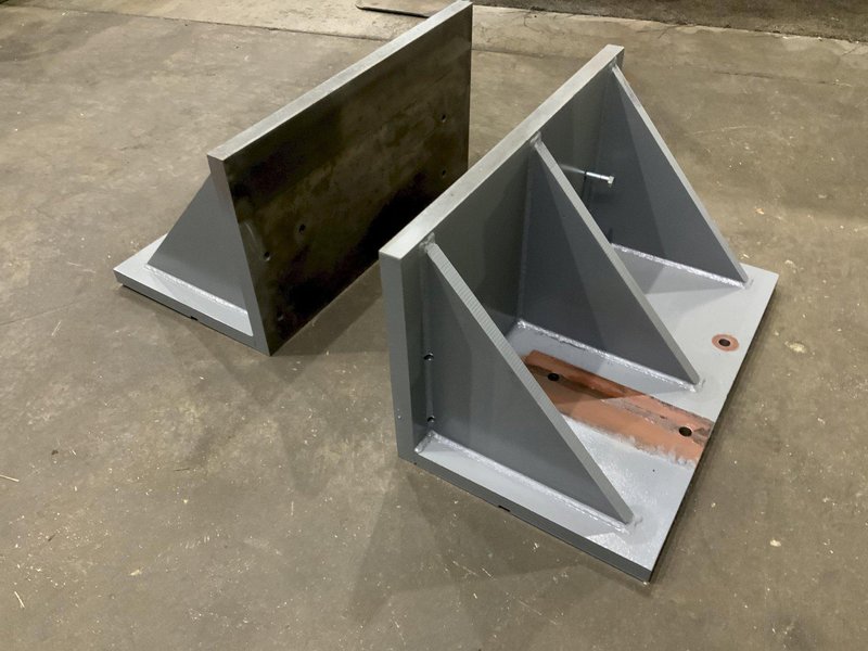 1 PAIR OF 18" X 32" X 18" ANGLE PLATES: STOCK #80897
