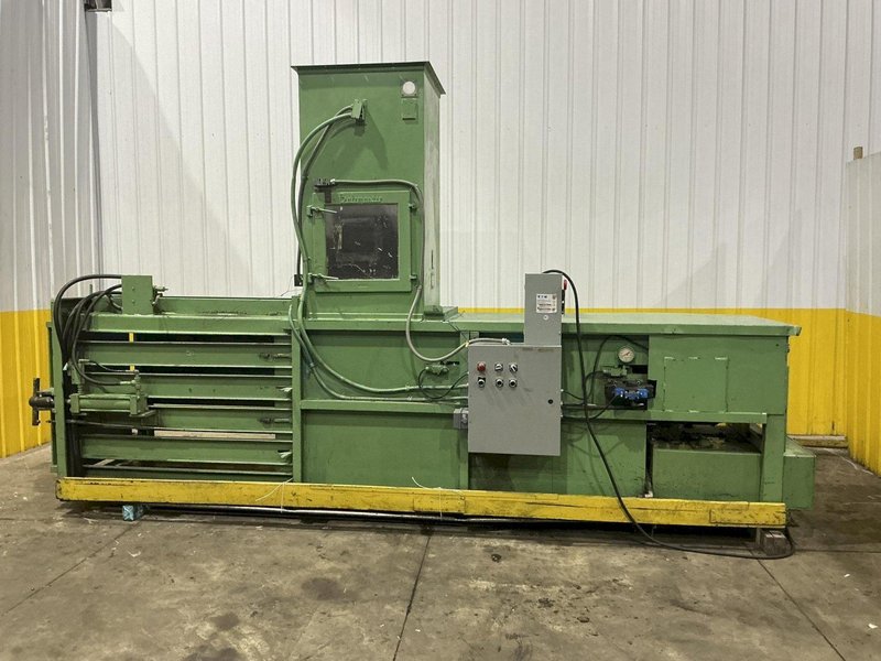 30" X 42" BALEMASTER MODEL #360A CLOSED DOOR HORIZONTAL HYDRAULIC BALER: YOBRO #25088
