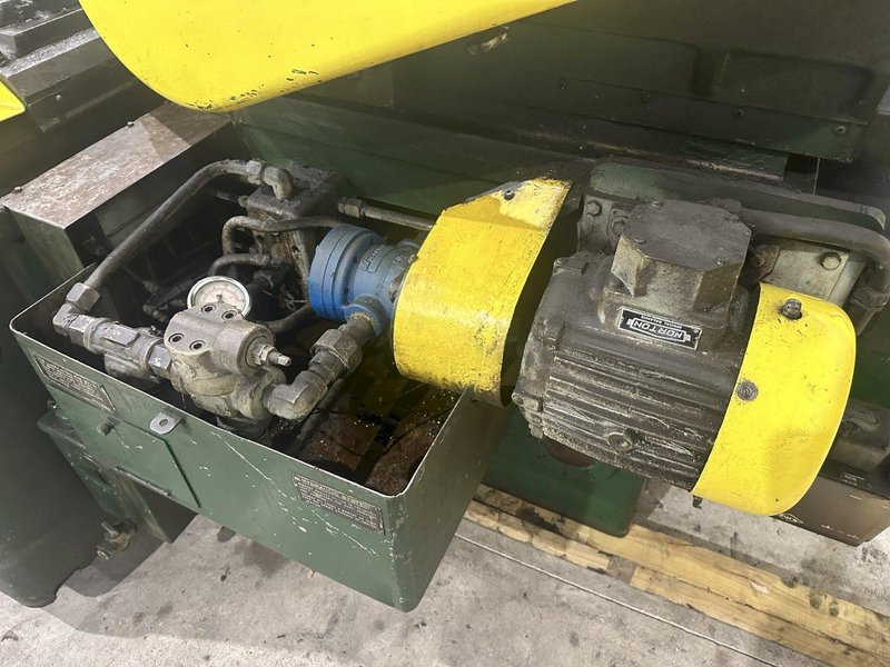 6" X 30" NORTON HEAVY MODEL #CTU DUTY OD CYLINDRICAL GRINDER: STOCK #20684