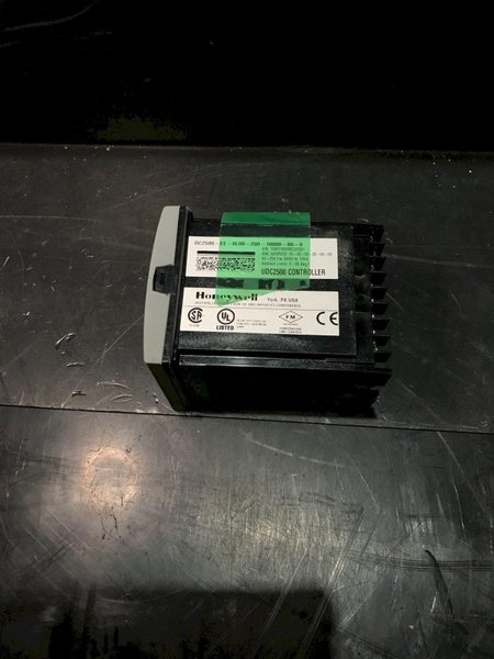 HONEYWELL DC2500-EE-0L00 Temperature Controller USED