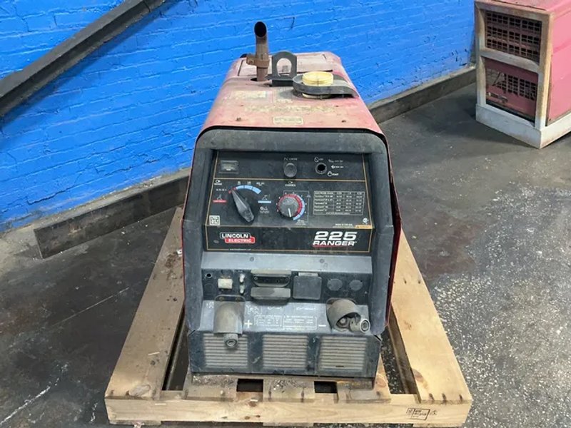 Lincoln Electric 225 Amps Welder - 225 Ranger