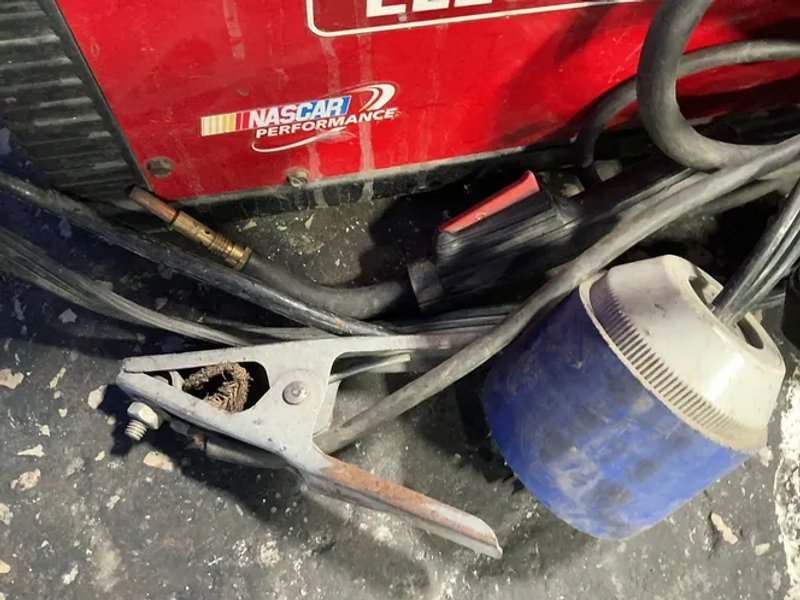 Lincoln Electric 90-140 A  Welder - Power Mig 140c