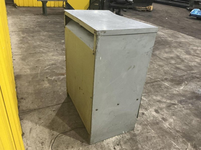93 KVA SOLA/HEVI-DUTY 460V DELTA <-> 460Y/266V DRY TYPE ELECTRICAL TRANSFORMER: YOBRO #26279