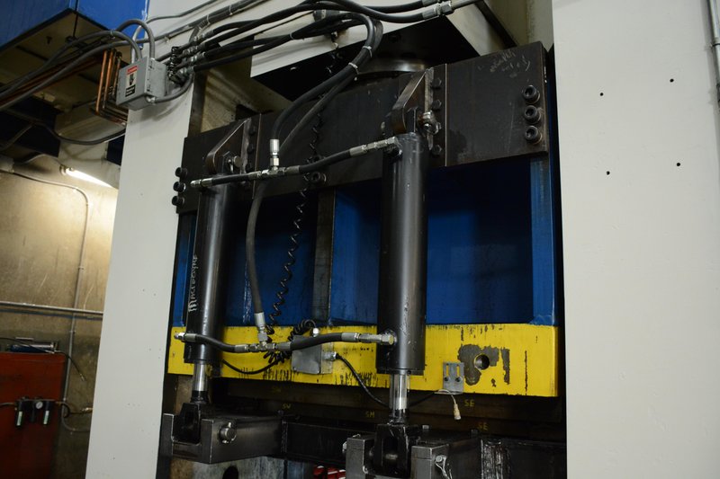 1500 TON MACRODYNE HYDRAULIC PUNCH PRESS, NEW 2004: STOCK #10046