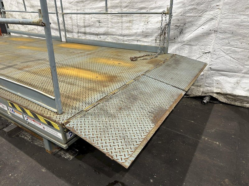 30,000 LB METRODOCK HYDRAULIC SCISSOR LIFT TABLE: STOCK #79256