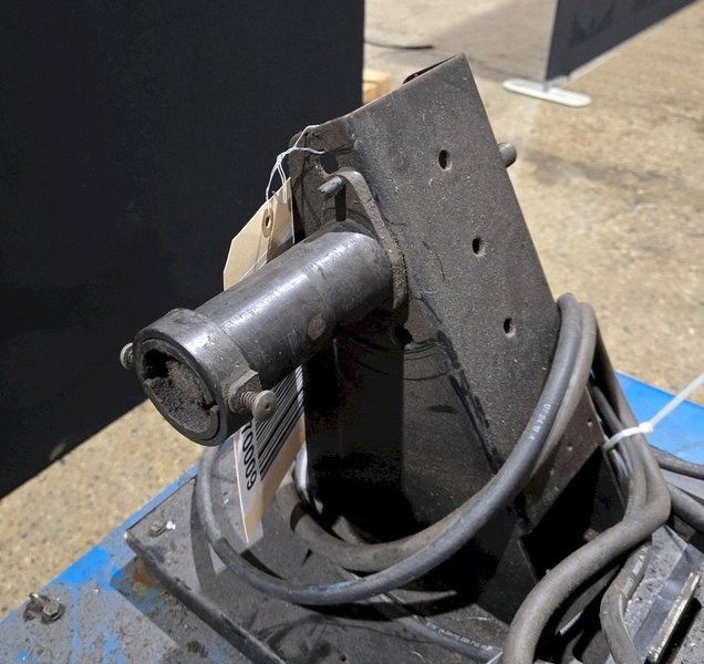MILLER CP-302 MIG WELDER WITH 60 SERIES 24V WIRE FEEDER USED