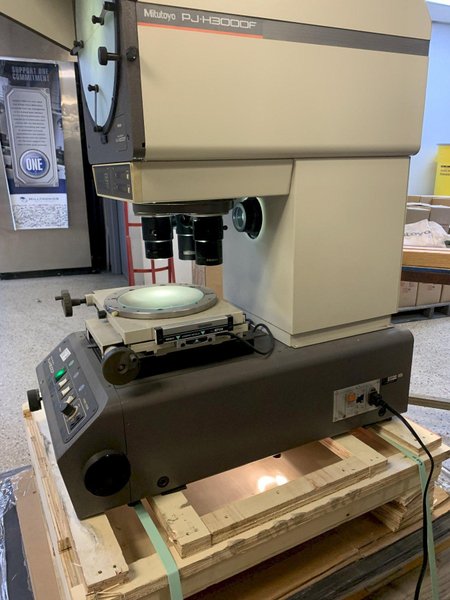 12" MITUTOYO Model PH-H3000F Bench Top Vertical Beam Optical Comparator / Profile Projector