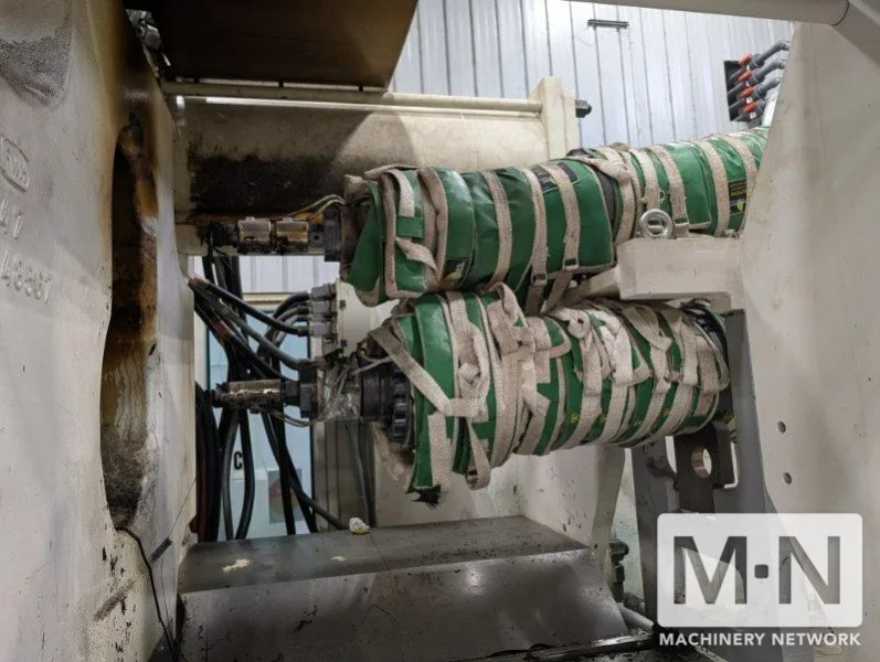 650 TON KRAUSS MAFFEI MODEL CXZL 650-3000/1400/750  THREE SHOT INJECTION MOLDING MACHINE MFG 2010