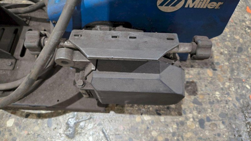 MILLER 70 SERIES WIRE FEEDER USED