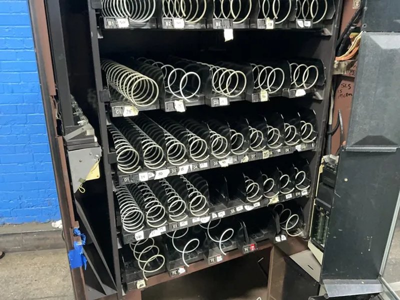 National Vendors Vending Machine  - Snacktron I