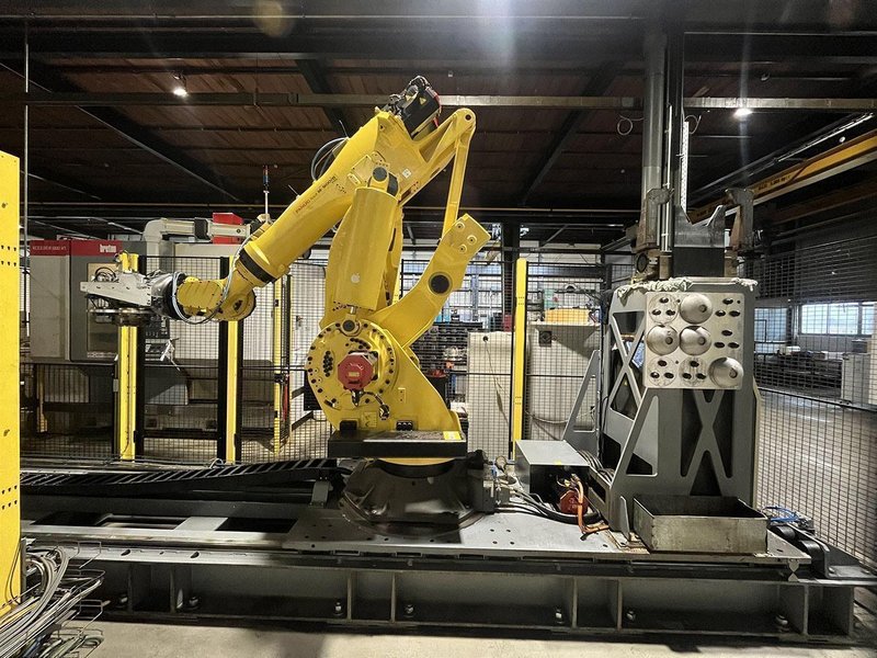 Fanuc - Robot + 3 Breton machining centers 5 axes