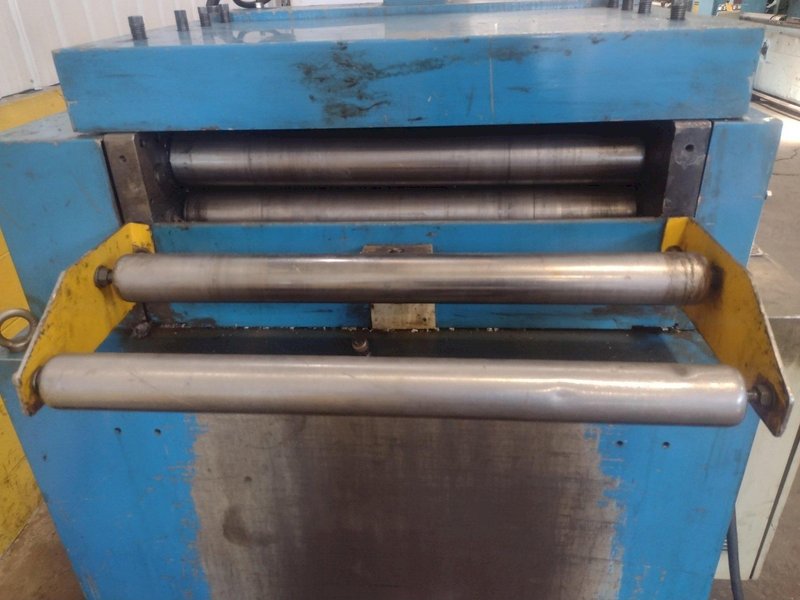 31" x .090" DIMECO MODEL #1676EVV 7 ROLL POWERED STRIP STRAIGHTENER WITH PEELER ARM: STOCK 17225