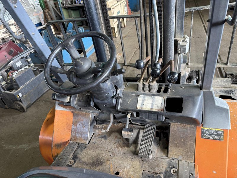 7300 LBS TOYOTA MODEL #7FGU35 DUAL FRONT TIRE GAS FORKLIFT: YOBRO #24550