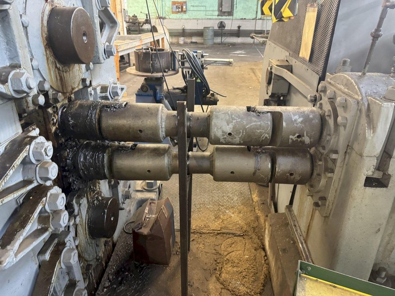 20" WIDE X 22" ROLL DIAMETER 4-HI BLISS 100 HP POWERED ROLLING MILL. STOCK # 0886025