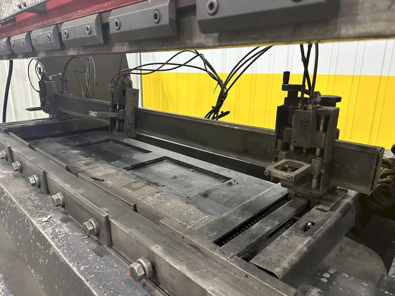 80 TON x 8' AMADA MODEL #RG-80 HYDRAULIC PRESS BRAKE NC9-EX CONTROL: STOCK #19753