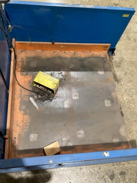 SOUTHWORTH ROLL C2.5-28 Platform Lifter w/ Foot Control 2500 lbs Capacity USED