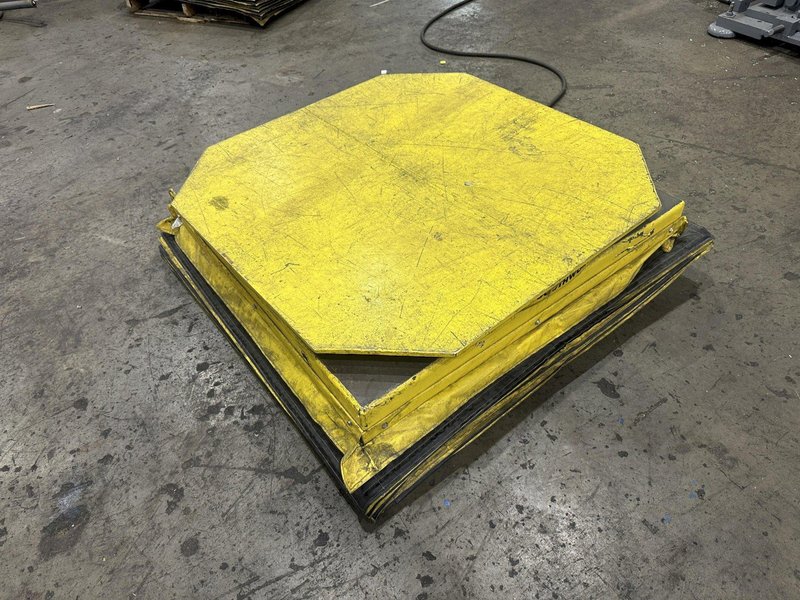 4500 LB SOUTHWORTH HYDRAULIC LIFT TABLE: STOCK #78042