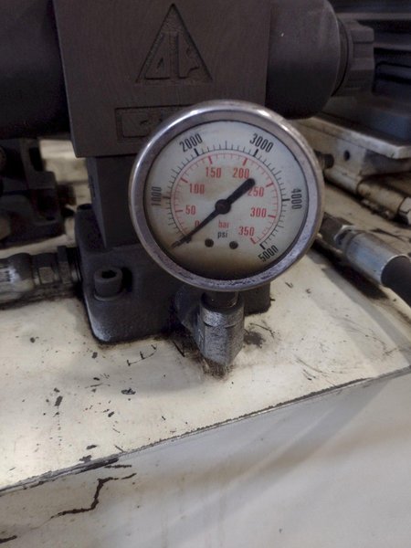 300 TON X 10' NILES HORIZONTAL HYDRAULIC WHEEL PRESS: STOCK #18539
