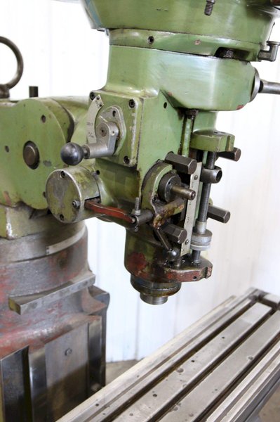 2 HP DOALL MODLE #GPM-200V VERTICAL RAM TYPE MILL: STOCK #71026