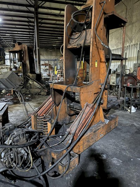 Hall model 3Hs molding machine 32" x 42" front platen, 28x42 rear platen, s/n 307589, controls and tie bars, no hydraulics, top front and rear extension