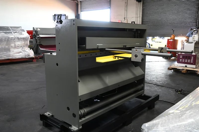 NEW 4' X 10 GAUGE GMC MODEL HS-0410MD HYDRAULIC SHEAR